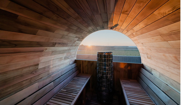 日本夕日100選に選ばれる程綺麗な夕陽を楽しめる