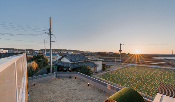 日本夕日100選に選ばれる程綺麗な夕陽を楽しめる